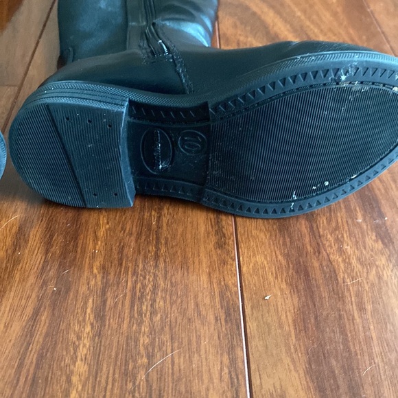 Black knee boots - Picture 4 of 4